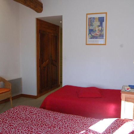 Hotel Du Donjon Aulnay  Room photo