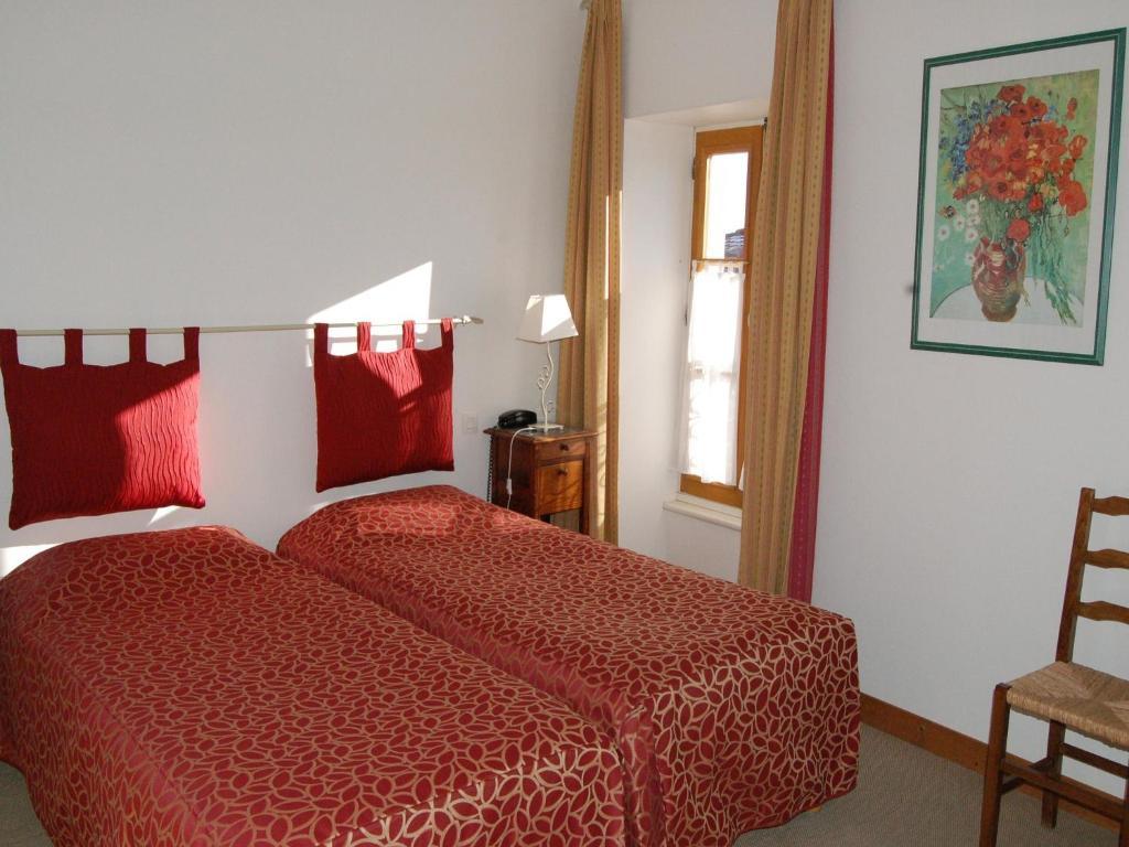 Hotel Du Donjon Aulnay  Room photo
