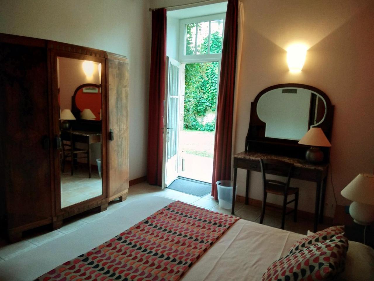 Hotel Du Donjon Aulnay  Exterior photo
